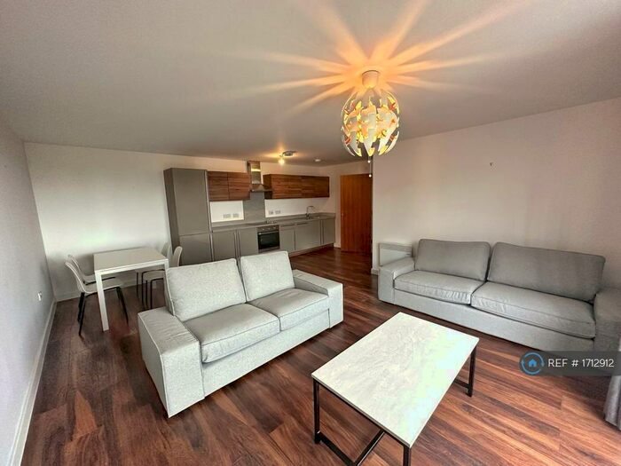 3 Bedroom Flat To Rent In The Riverside, Salford, M5