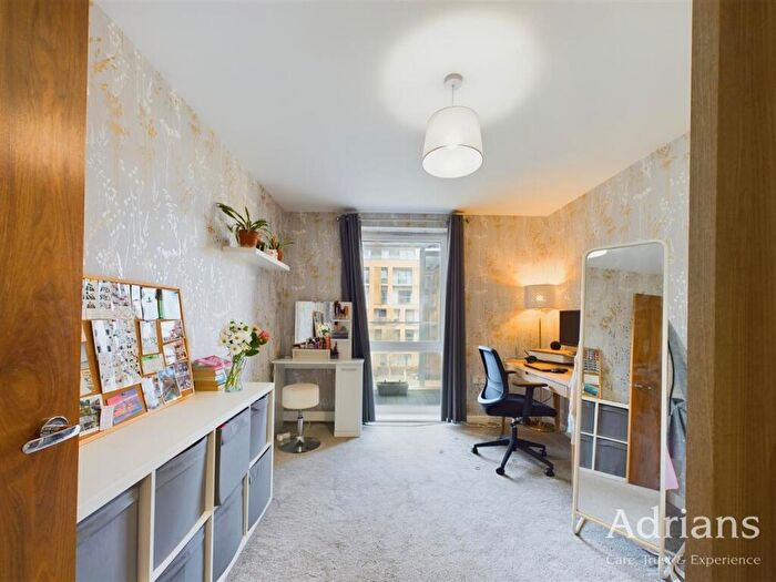 2 Bedroom Flat For Sale In Dunn Side, Chelmsford, CM1