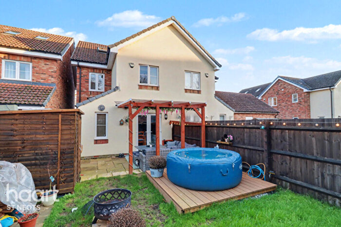 4 Bedroom Semi-Detached House For Sale In The Brickhills, St Neots, PE19