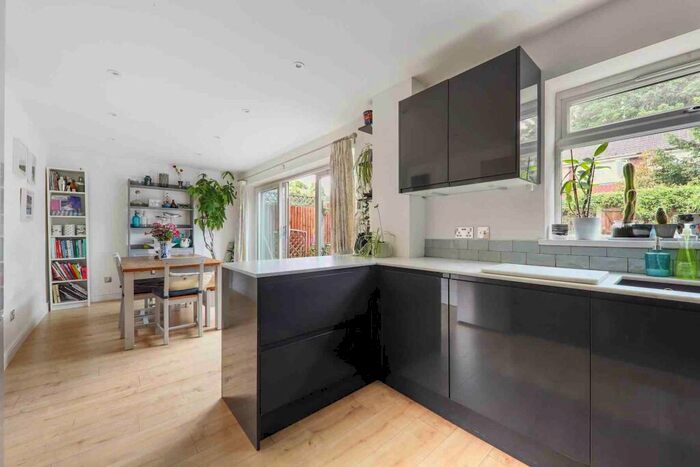 4 Bedroom House To Rent In Worsley Bridge Road, Beckenham, BR3