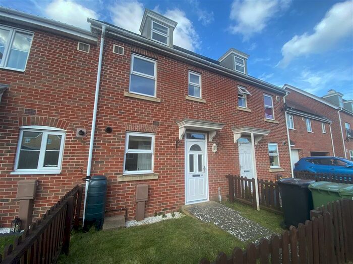 3 Bedroom Town House To Rent In Bullfinch Drive, Harleston, IP20