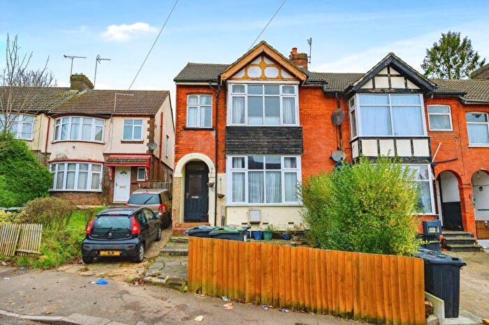 3 Bedroom End Of Terrace House For Sale In Hillborough Road, Luton, Bedfordshire, LU1