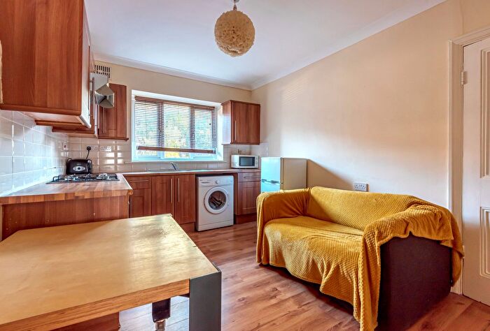 2 Bedroom Flat To Rent In Fulham High Street, London, SW6