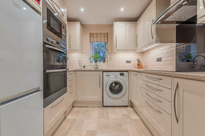 2 Bedroom Flat To Rent In Langtry Court, Providence Hill, Bursledon, Southampton, Hampshire, SO31