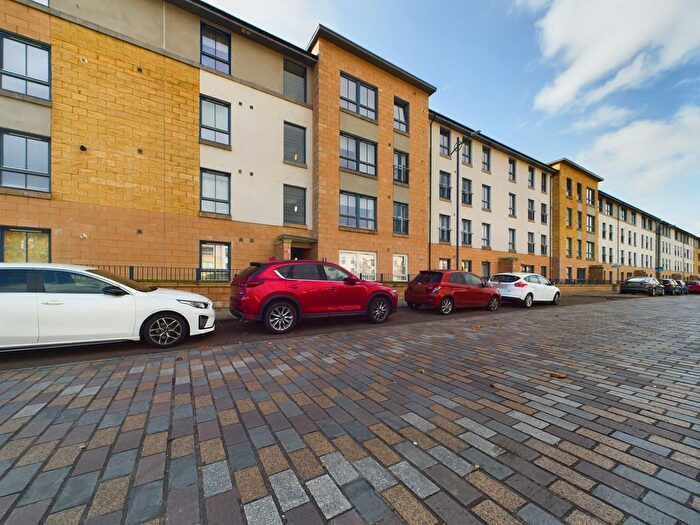 2 Bedroom Flat To Rent In Oatlands Square, Oatlands, Glasgow, G5