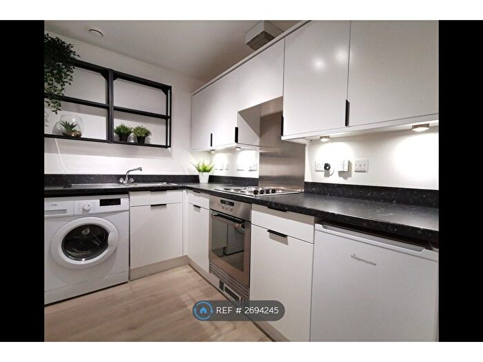 1 Bedroom Flat To Rent In Tullis Street, Glasgow, G40