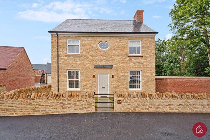 4 Bedroom Detached House For Sale In Cowells Road, Woodstock, OX20