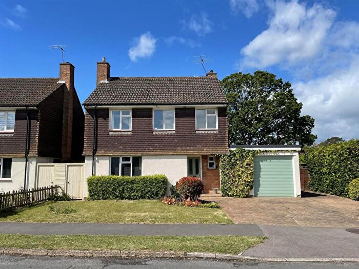 3 Bedroom House For Sale In Barn Meadow Lane, Great Bookham, KT23