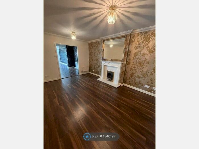 3 Bedroom Detached House To Rent In Hollybank Road, Bradford, BD7