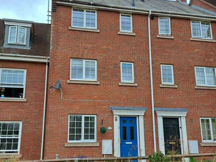 4 Bedroom Town House To Rent In Bardsley Close, St James Park, Colchester, CO4