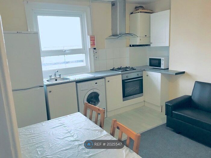 2 Bedroom Flat To Rent In Russell Street, Reading, RG1