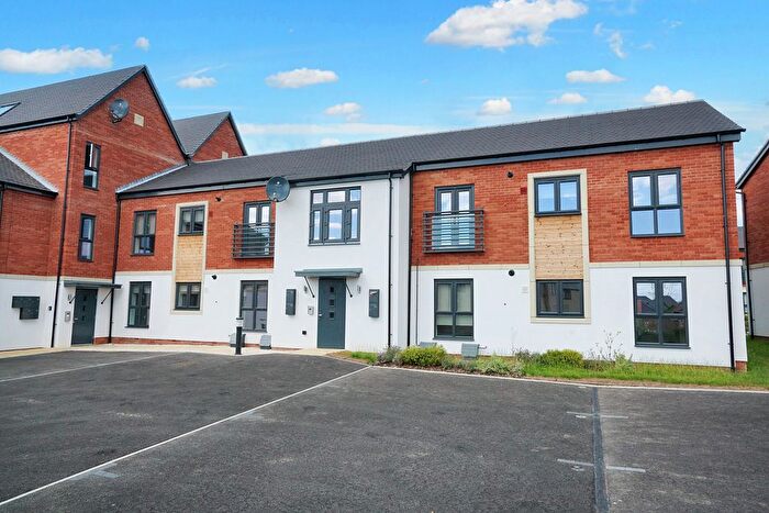 2 Bedroom Flat To Rent In Harrington Close, Upton, NN5