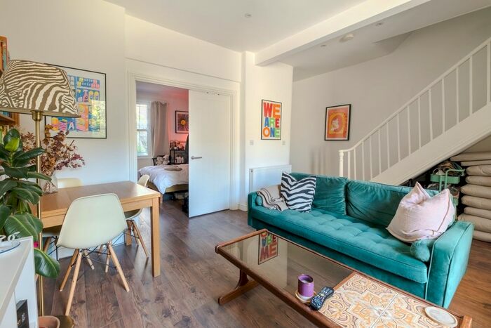3 Bedroom Flat To Rent In Mildmay Road, London, N1