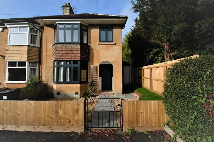 3 Bedroom End Of Terrace House To Rent In Evelyn Road, Bath - Family House, BA1