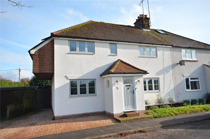 4 Bedroom Semi-Detached House For Sale In Peakfield, Frensham, GU10