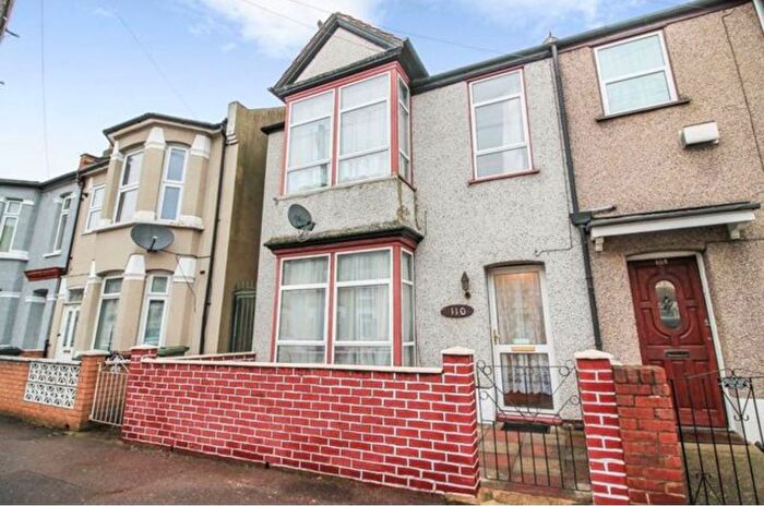 4 Bedroom Terraced House To Rent In Glenny Road, Barking, IG11
