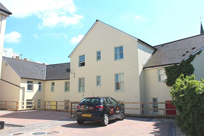 2 Bedroom Flat To Rent In Kingston Court, Taunton, TA2