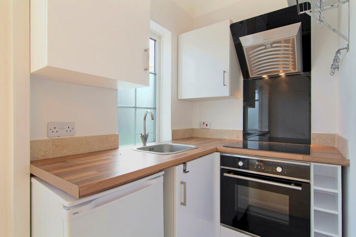 1 Bedroom Flat To Rent In Meadvale Road, Croydon, Surrey, CR0