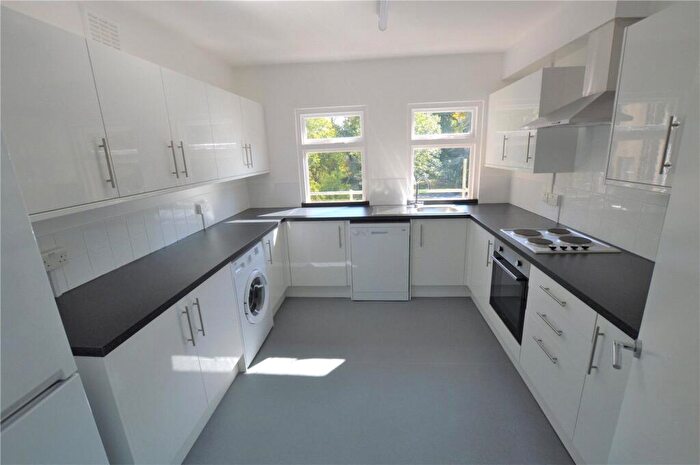 2 Bedroom Apartment To Rent In Central Hill, London, SE19