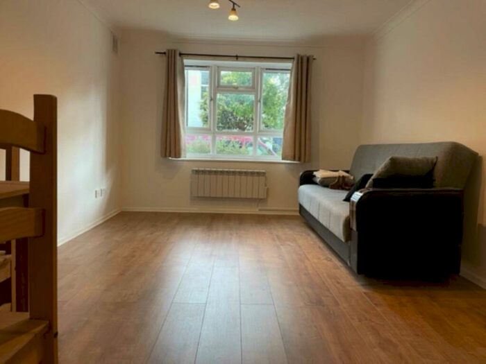 1 Bedroom Flat To Rent In Salway House, Thornhill Road, Leyton, E10