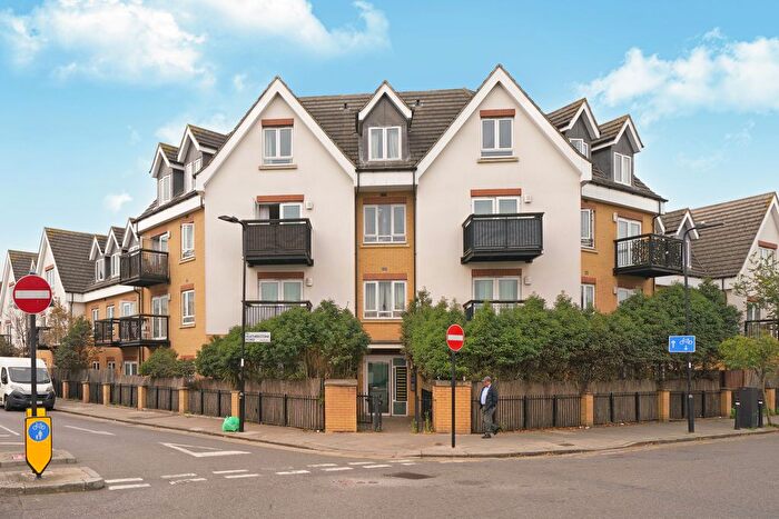 1 Bedroom Flat For Sale In Featherstone Road, Southall, UB2