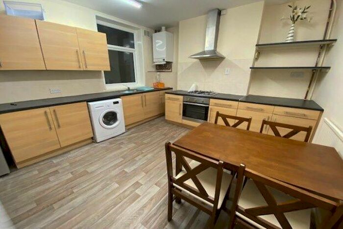 3 Bedroom Flat To Rent In - Topping Street, Blackpool, FY1