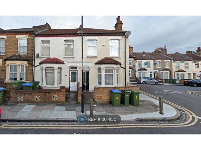 5 Bedroom Semi-Detached House To Rent In Abery Street, London, SE18