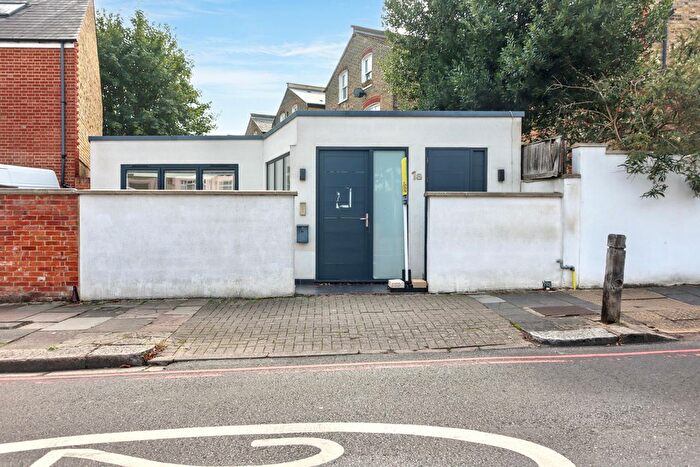 2 Bedroom Flat For Sale In The Lodge, A Upper Tooting Park, Tooting Bec, London, SW17