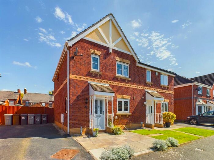 3 Bedroom Semi-Detached House To Rent In Fernleigh Close, Middlewich, CW10