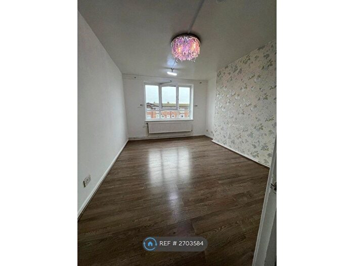 2 Bedroom Flat To Rent In Lea View House Springfield, London, E5