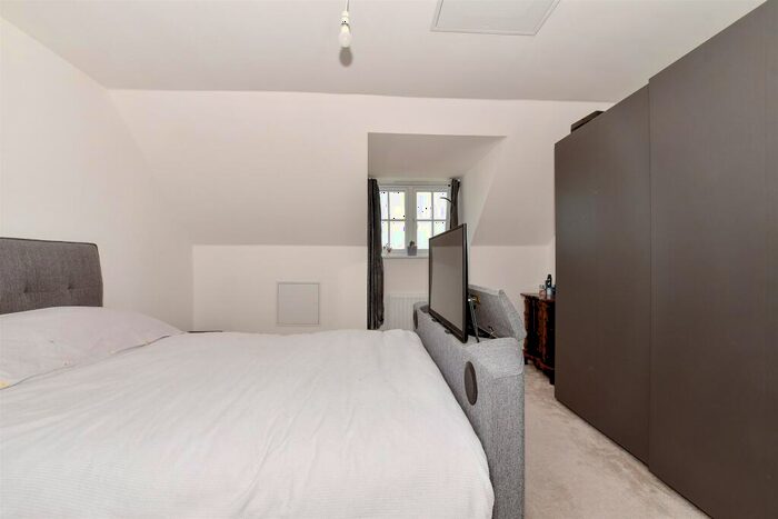 4 Bedroom End Of Terrace House For Sale In Black Horse Lane, Canterbury, Kent, CT3