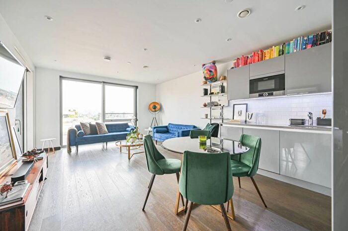 2 Bedroom Flat To Rent In Baldwin Point, Elephant And Castle, London, SE17