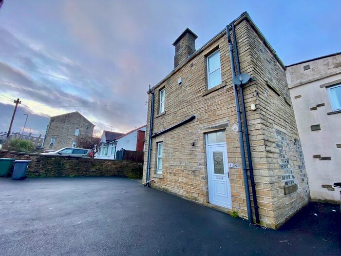 3 Bedroom Property To Rent In Cowlersley Lane, Cowlersley, Huddersfield, HD4