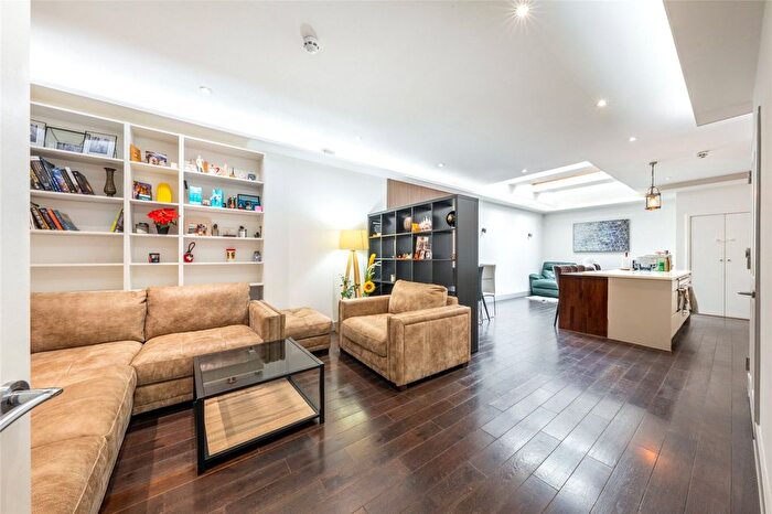 4 Bedroom Semi-Detached House To Rent In Westbere Road, London, NW2