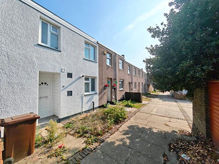 3 Bedroom Terraced House To Rent In Pimpernel Way, Romford, RM3