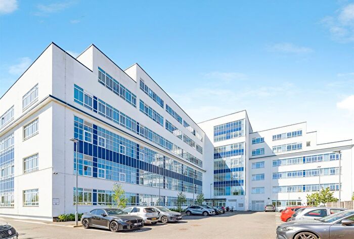 1 Bedroom Flat For Sale In Cherry Tree Road, Watford, WD24