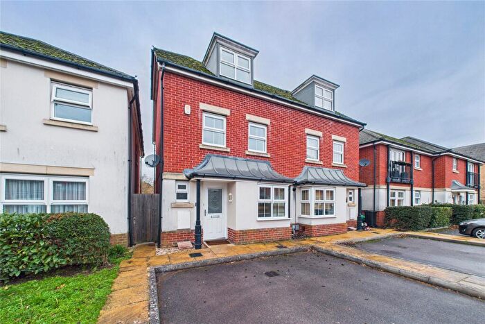 4 Bedroom Semi Detached House For Sale In Cirrus Drive, Shinfield, Berkshire, RG2