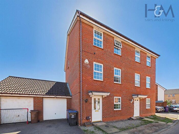 3 Bedroom Town House To Rent In Cleveland Way, Stevenage, SG1