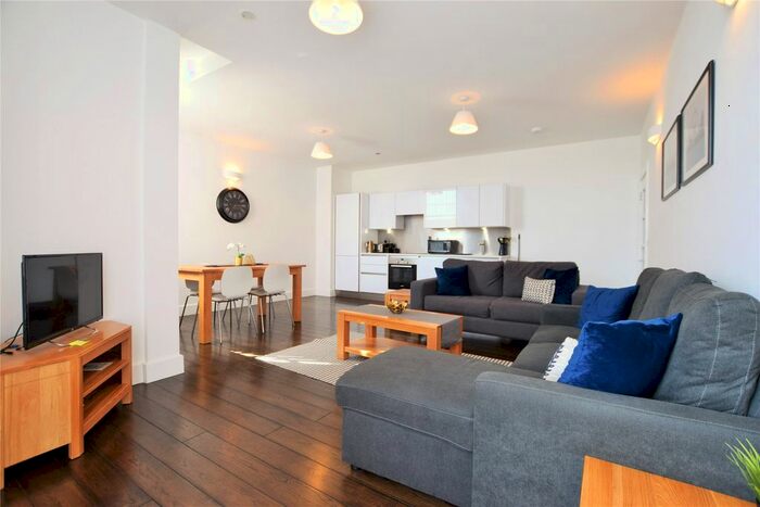 2 Bedroom Flat To Rent In Kings Road, Reading, Berkshire, RG1