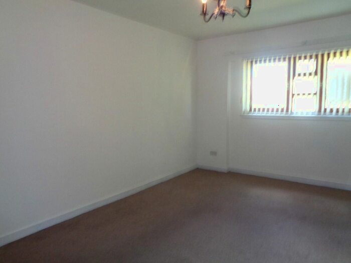 2 Bedroom Flat To Rent In Lyoncross Road, Pollok, Glasgow, G53