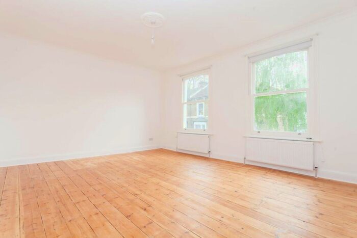 3 Bedroom Flat To Rent In Reighton Road, Stoke Newington, E5
