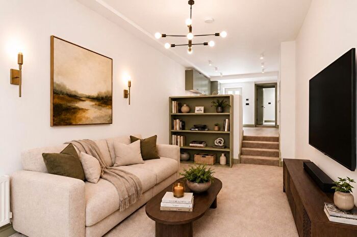 1 Bedroom Flat To Rent In Wandsworth Road, Clapham, SW8