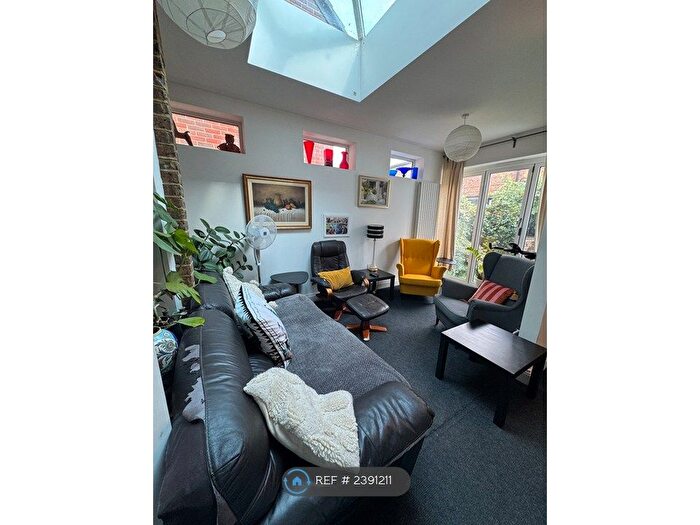 2 Bedroom Flat To Rent In Acre Road, Kingston Upon Thames, KT2