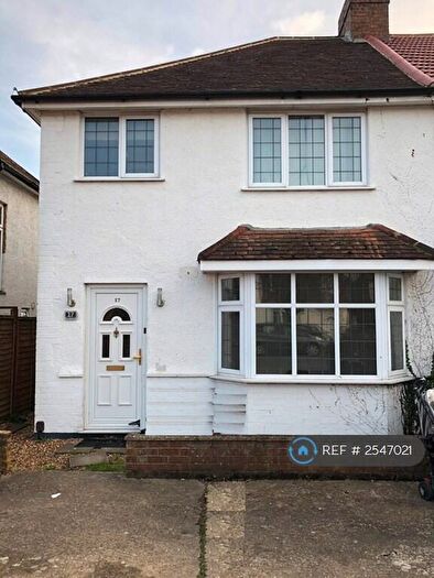 3 Bedroom Semi-Detached House To Rent In Meadfield Avenue, Slough, SL3