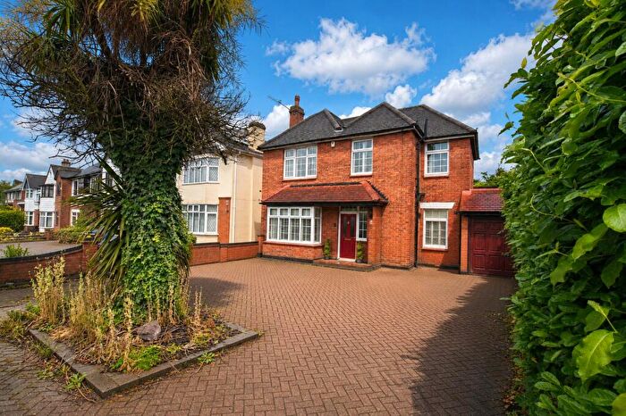 3 Bedroom Detached House For Sale In Danson Road, Bexleyheath, DA6
