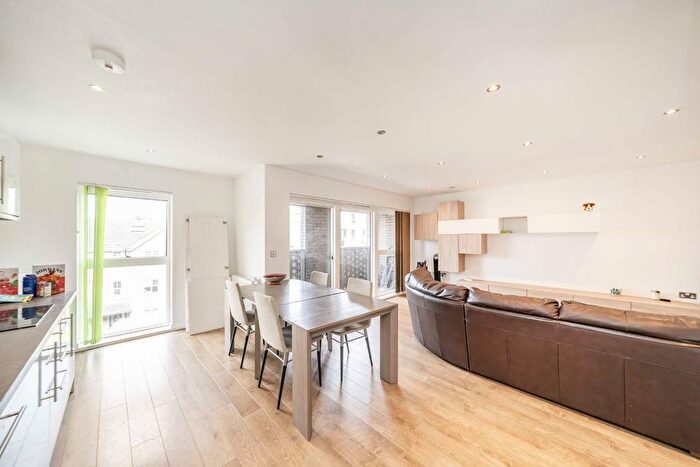 2 Bedroom Flat To Rent In Bedford Road, Clapham, SW4