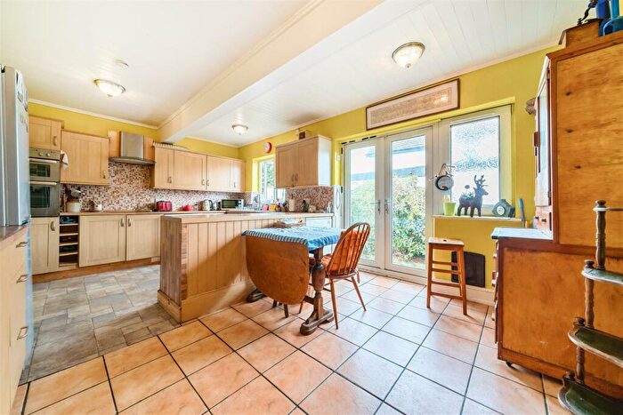 2 Bedroom Bungalow For Sale In Seddon Road, Morden, SM4