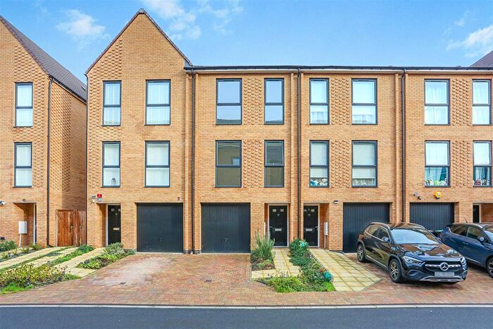 3 Bedroom Town House To Rent In Calico Avenue, Wallington, SM6