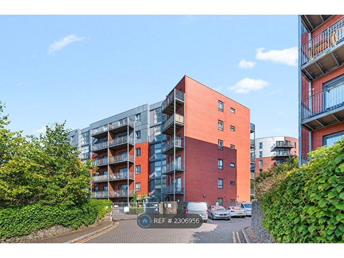 2 Bedroom Flat To Rent In The Waterfront, Manchester, M11
