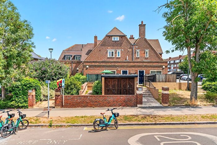 2 Bedroom Flat For Sale In Abbotsbury Road, Morden, SM4